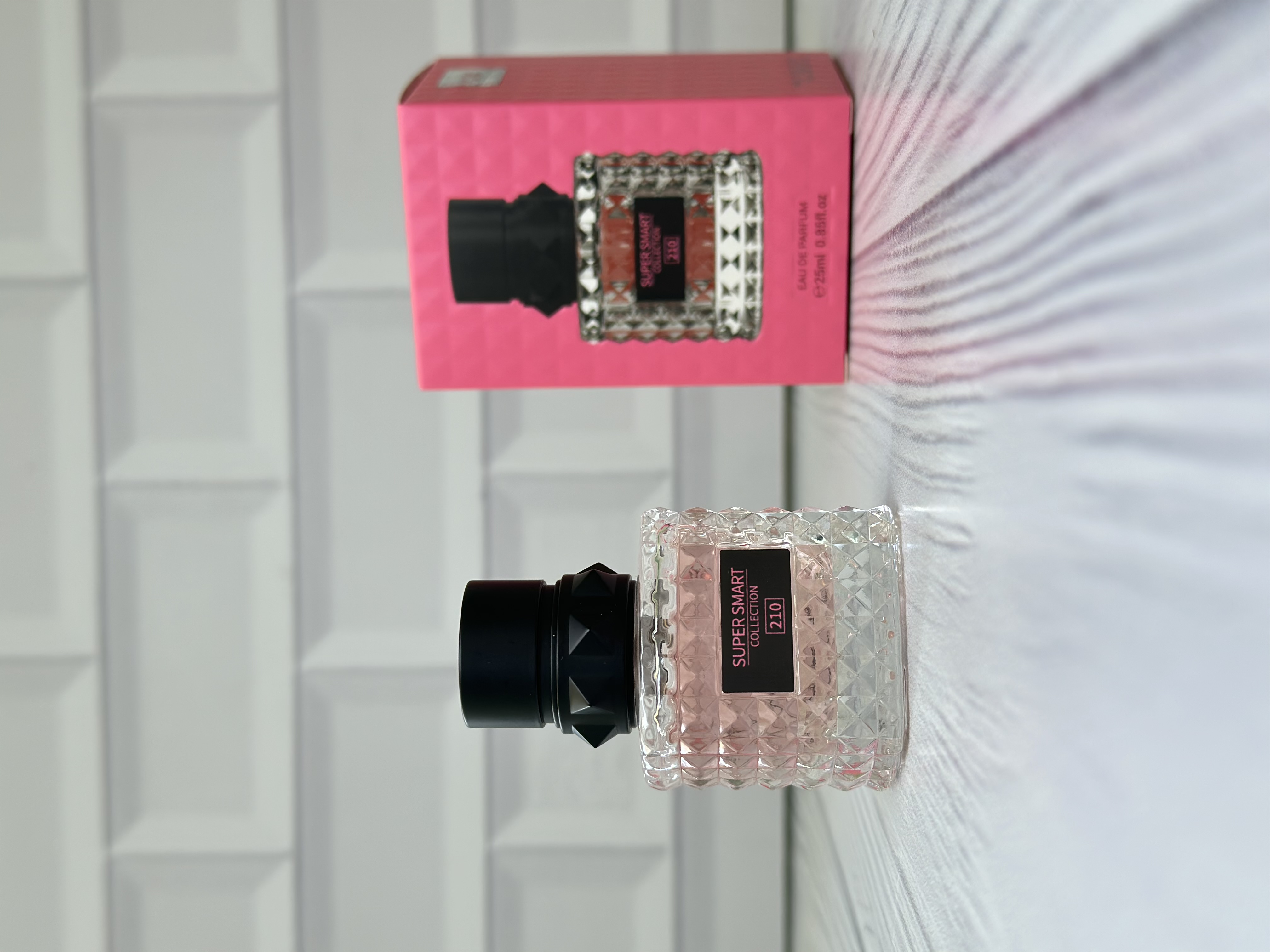 عطر ادکلن زنانه والنتینو دونا بورن این روما از سوپراسمارت کالکشن کد 210 (Super smart Collection Valentino Donna Born in Roma) 25میل