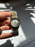 ساعت رولکس تاجدار مدل DATEJUST با شیشه ذرهبینی، ضدآب و رنگ ثابت